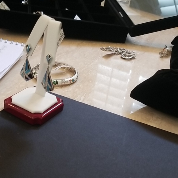 earrings - Picture 4 of 4